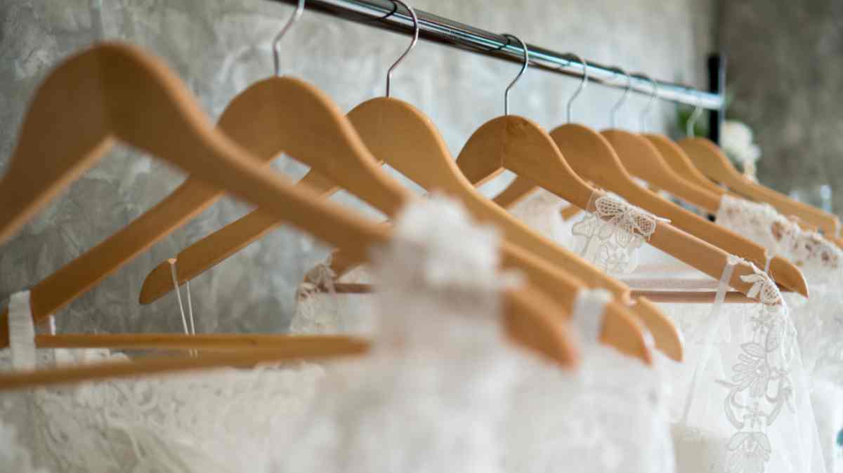 Rétroplanning de mariage : essayage des robes